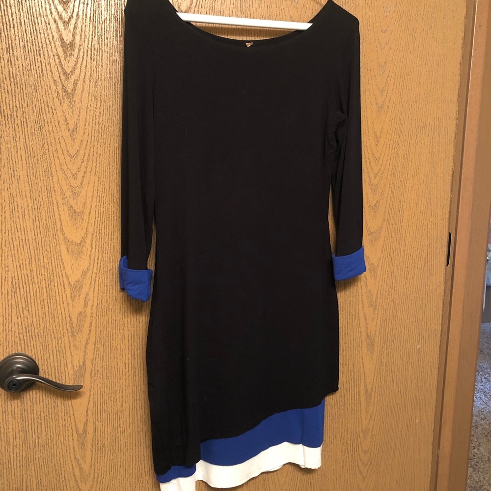 ❣️3/$15 bundle❣️ Black & blue long-sleeve dress.